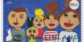 Mannerheimin Lastensuojeluliitto 100 vuotta - Oma perhe  postimerkki kotimaa ikimerkki